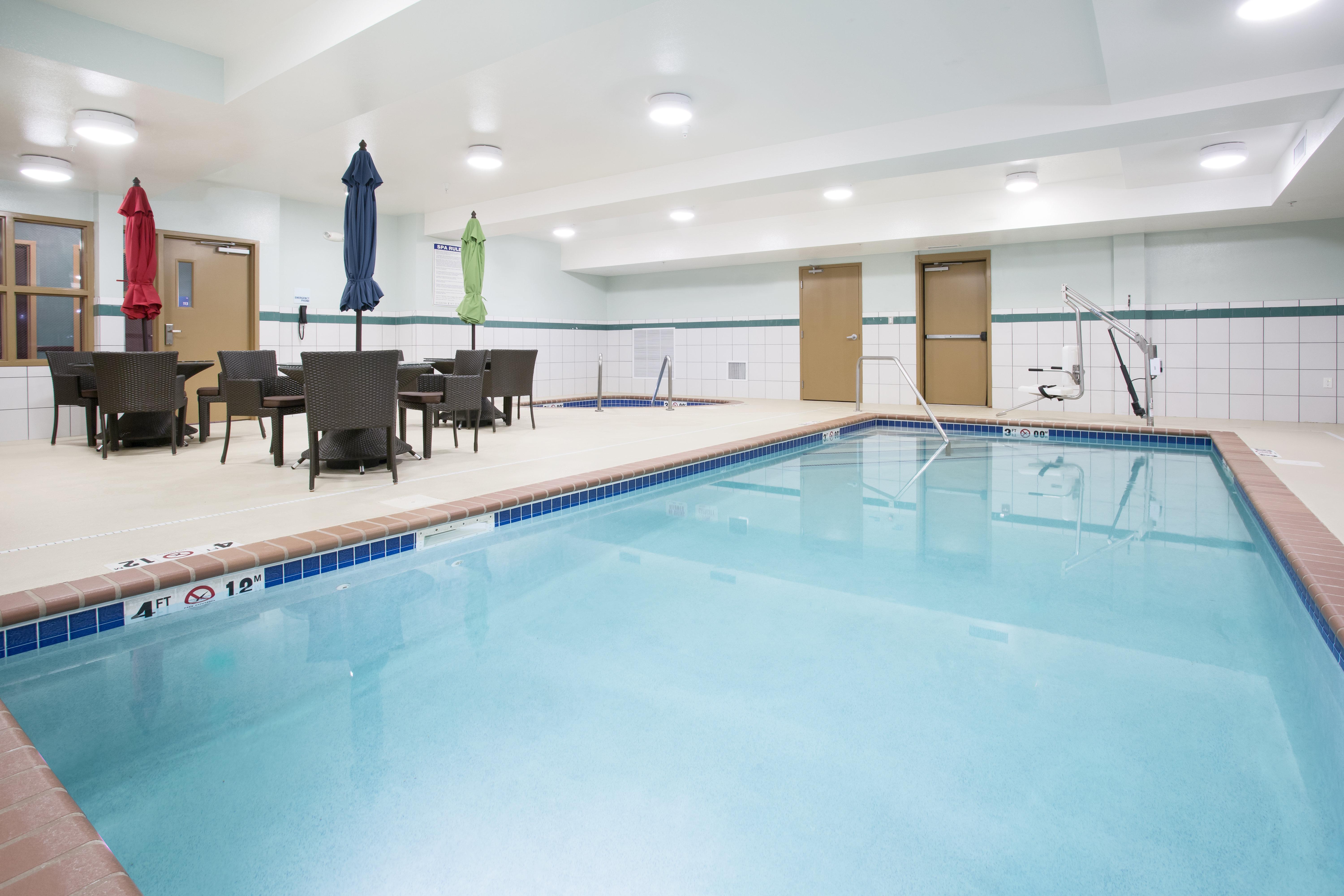 Holiday Inn Express Hotel & Suites Minot South By Ihg Eksteriør bilde